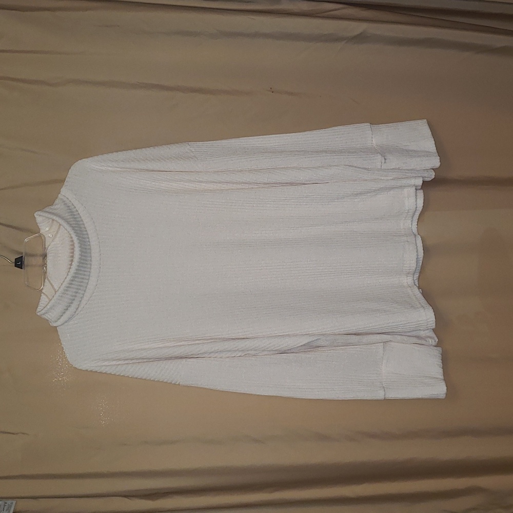 Women's stretchy cream lightweight mockneck sweater. Drop shoulder. Size 6XL